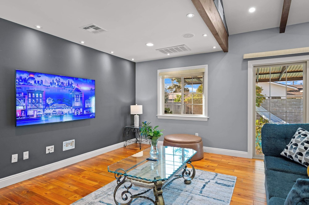 Luxury Estate With Sparkling Pool & Elegant Amenities