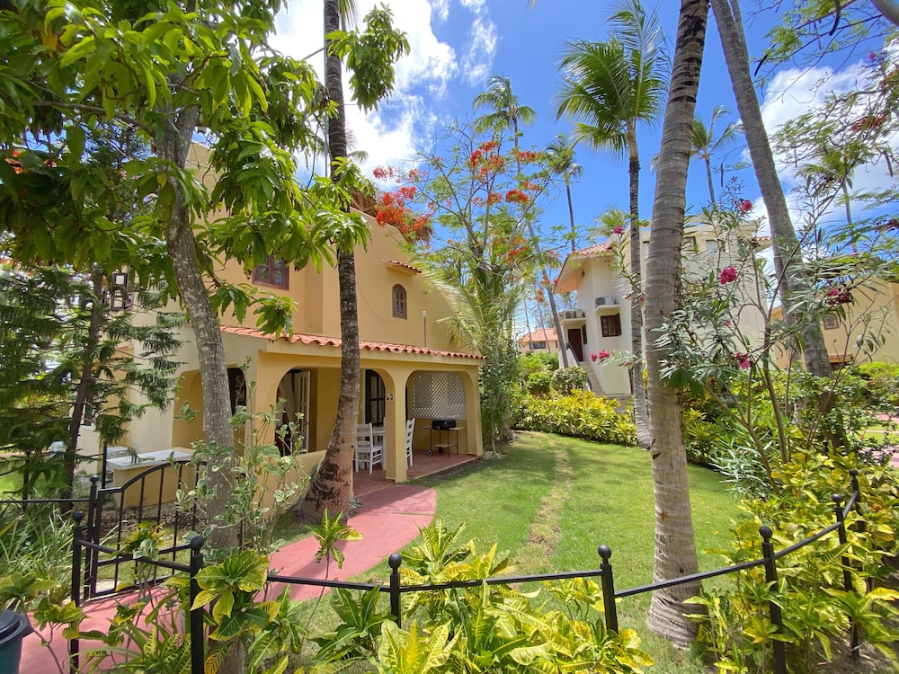 Los Corales Tropical Beach Resort & SPA
