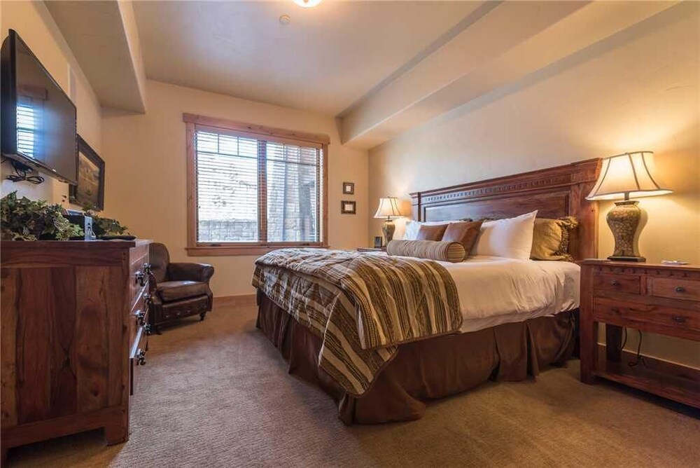 6107 Bear Lodge, Trappeur's Crossing Apartment 3