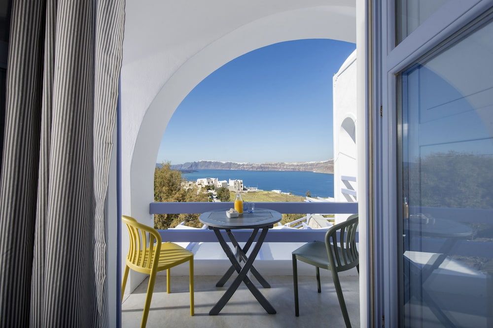 Earino Suites & Villas