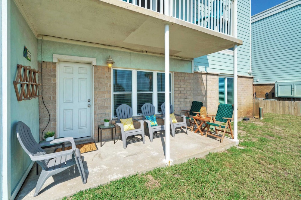 Sleeps 26 3 Island Retreat Condos w/ Beach Access, 2 Pools, Pickleball, Views