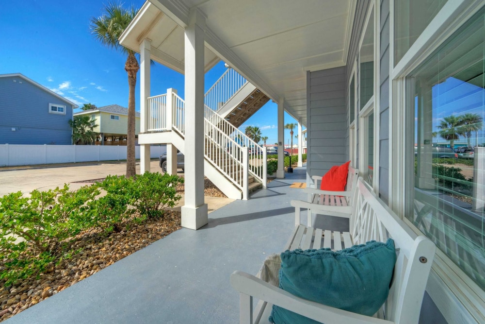 7 Costa Bahia Condos Sleeps 42 + Pool Minutes to the Beach