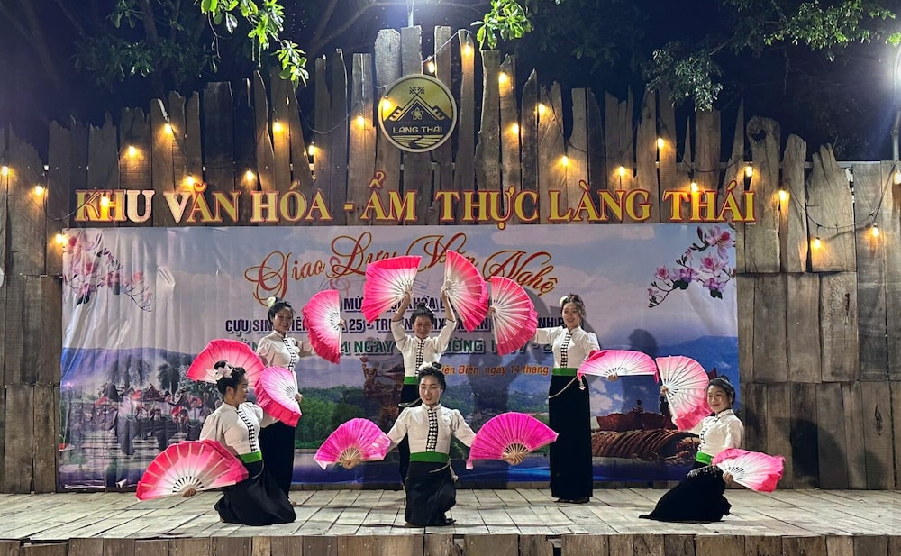 Mini Dien Bien Riverside Hotel - Lang Thai