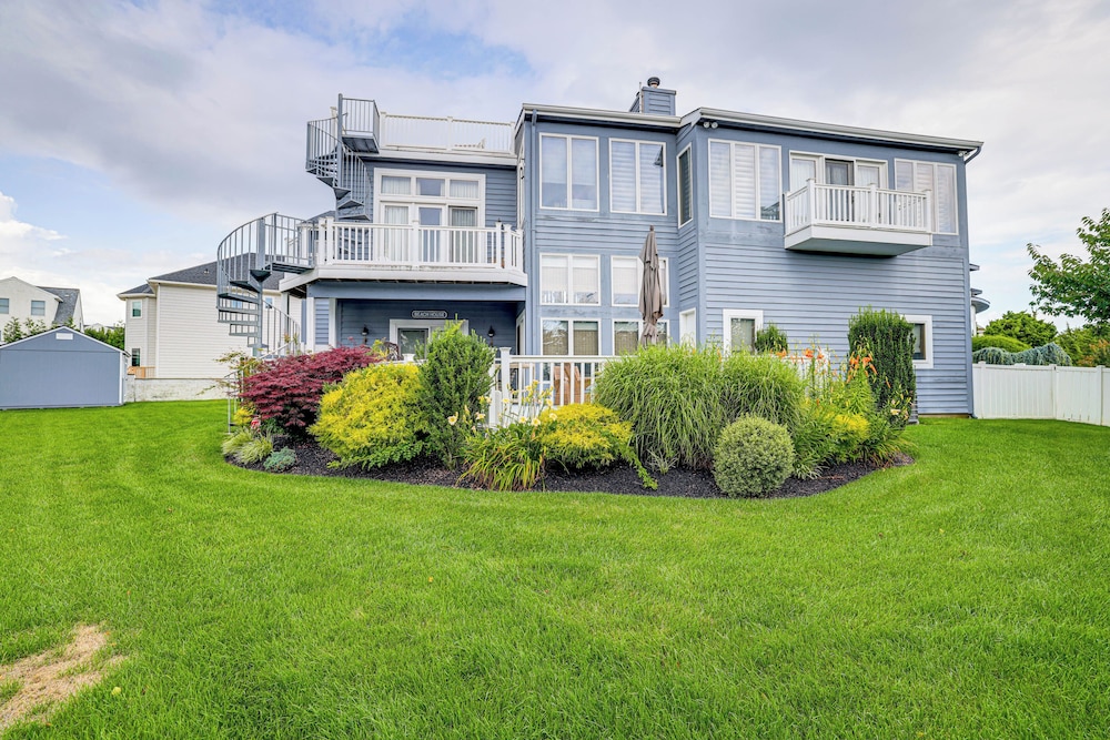 1 Block to Inlet Beach: Brigantine Family Home