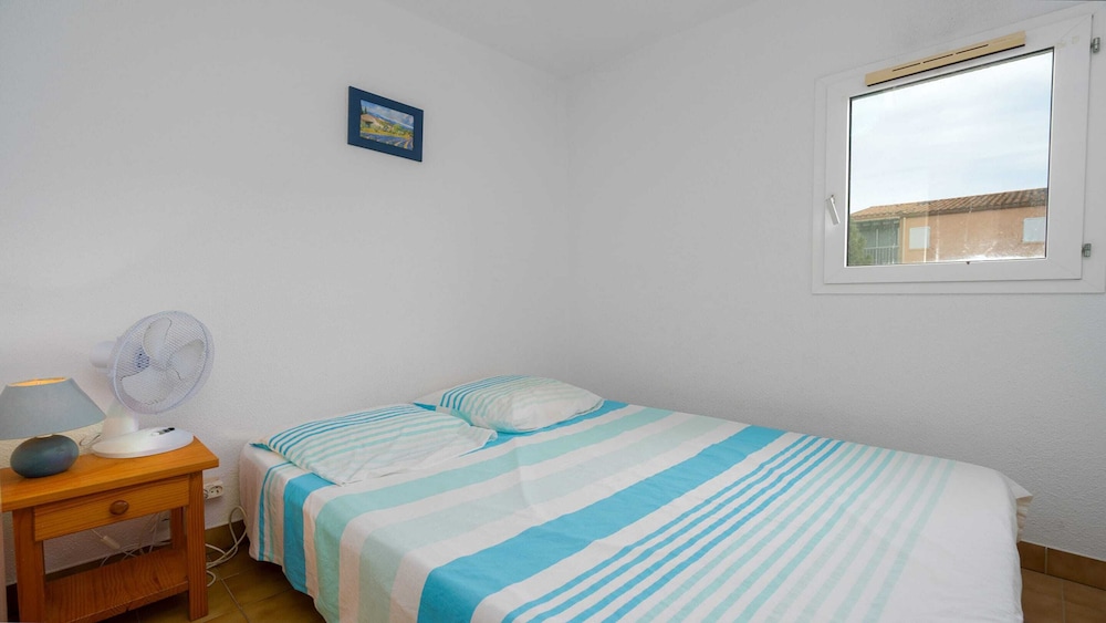 Sunny Garden Apartment in Agde