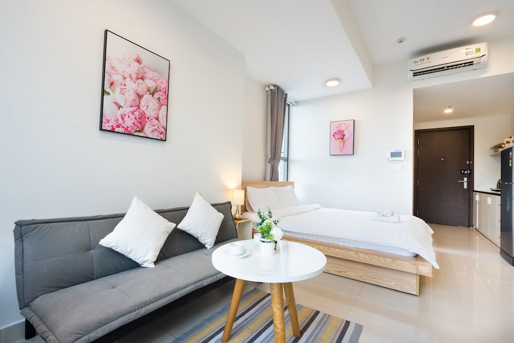 Chau Apartments