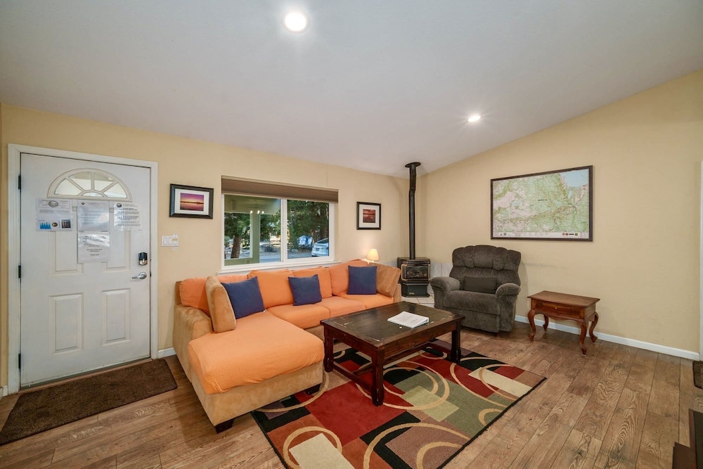 1821 Arrowhead 2 Bedroom Home