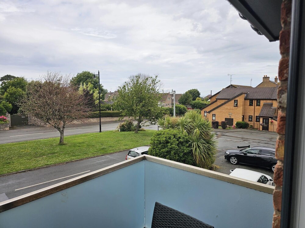 Modern, Large Open Plan 4 bed Property in Abergele