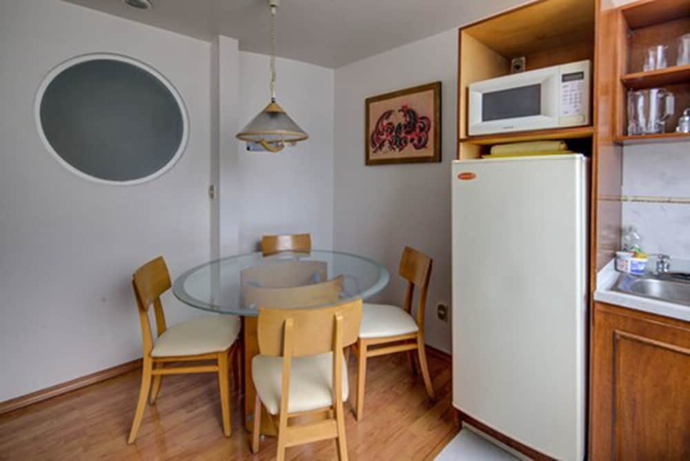 G K Suites Duraznos