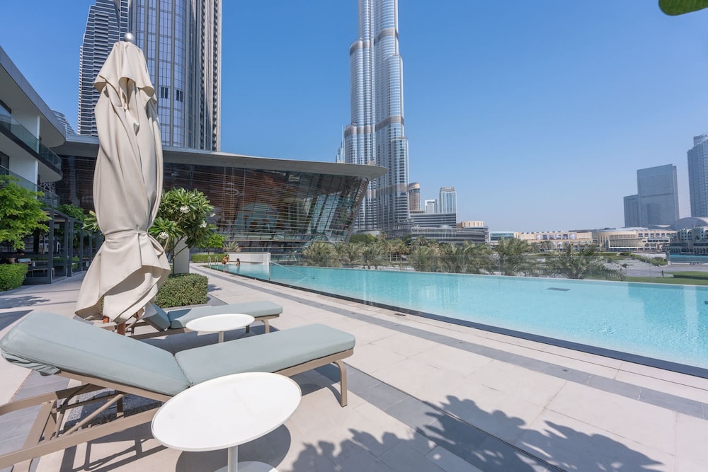 Cozy 2-bedroom Apartment Perfect for Family in Downtown With Burj Khalifa Views