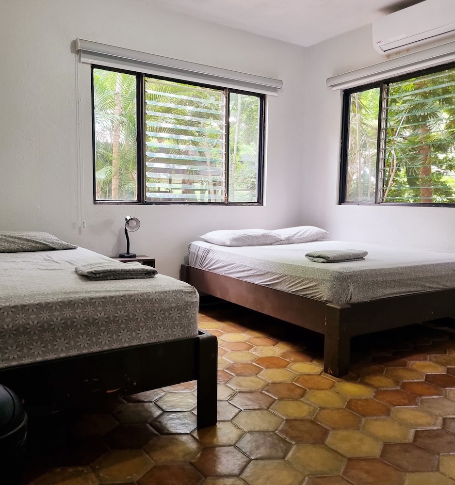 Casa Pura Vida Surf Hostel