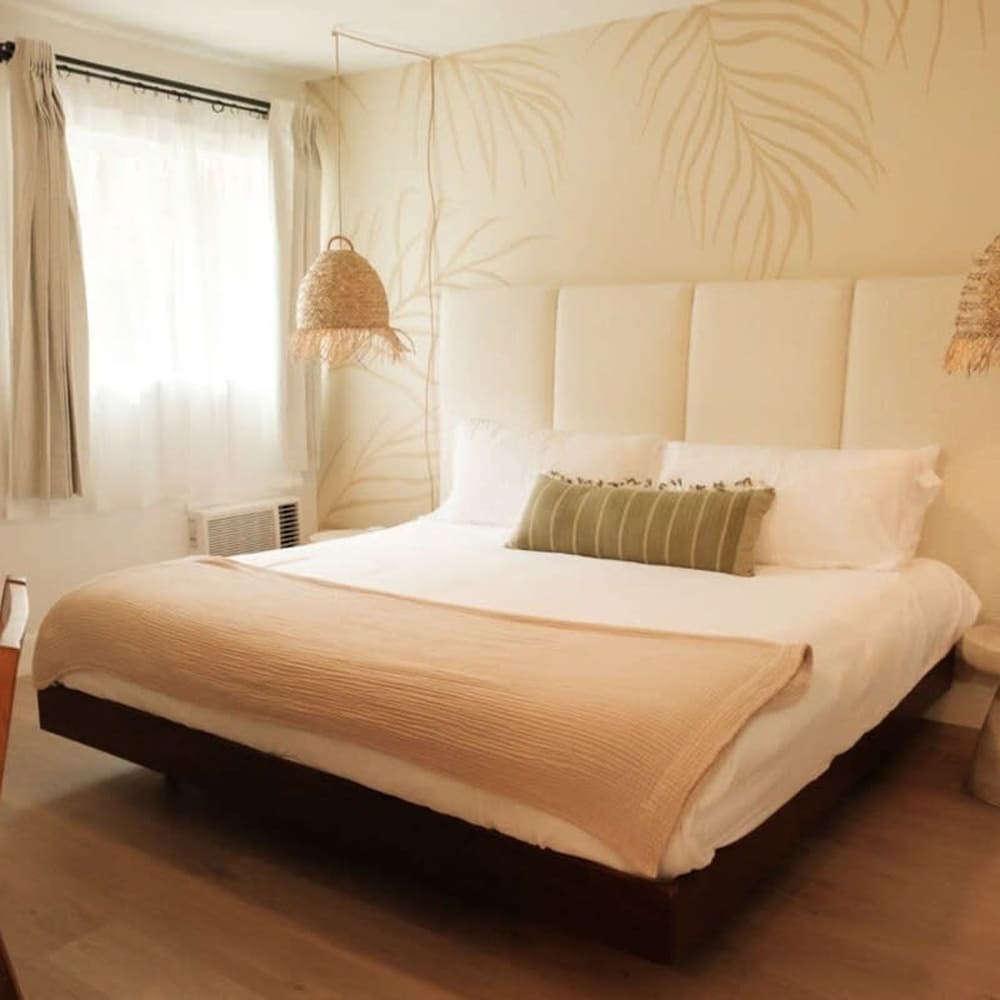 Palm Springs Vacations - Mod Maya Hotel in Palm Springs - Property Image 2