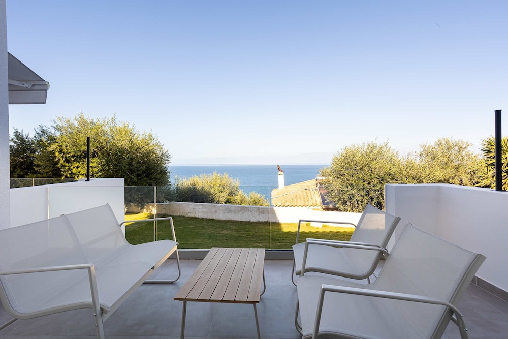 Eneos Boutique Residence - Koroni Garden Jewel