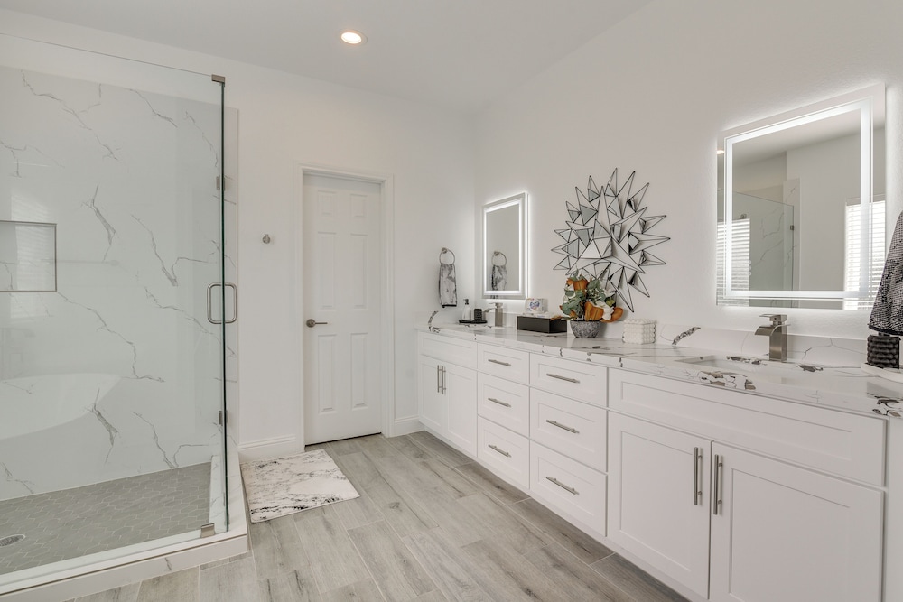 4 Mi to NRG Stadium: Luxurious Houston Townhome!