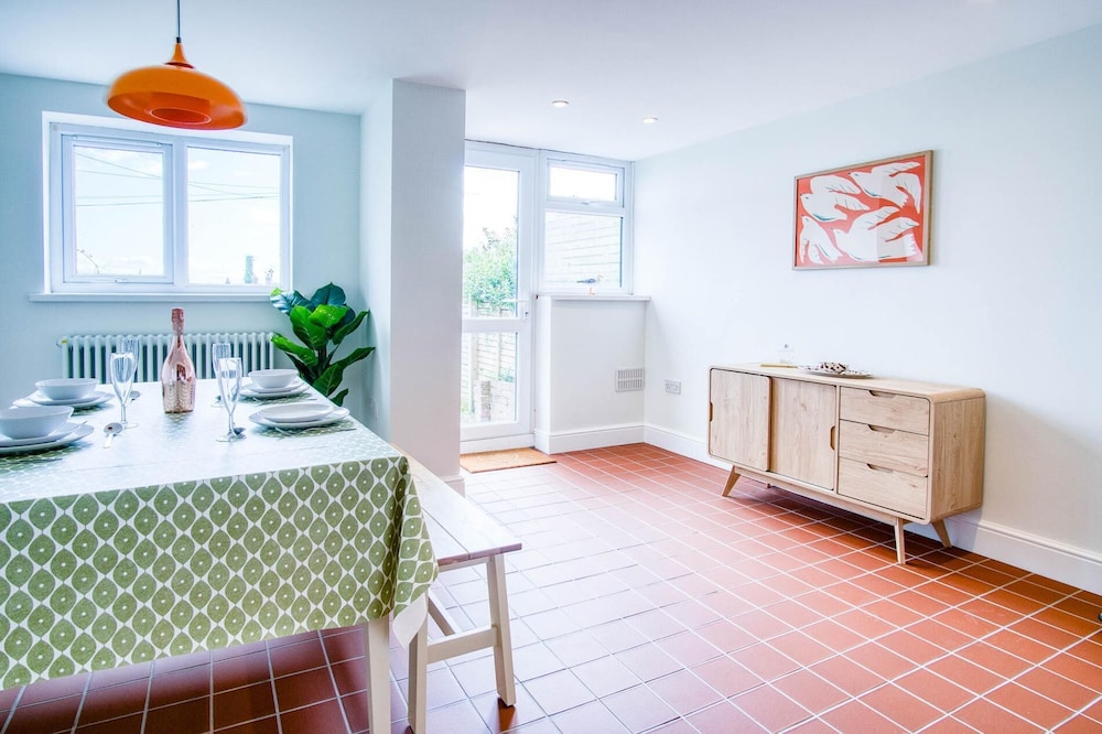 Woodville Road - 2 Bedroom House - Mumbles