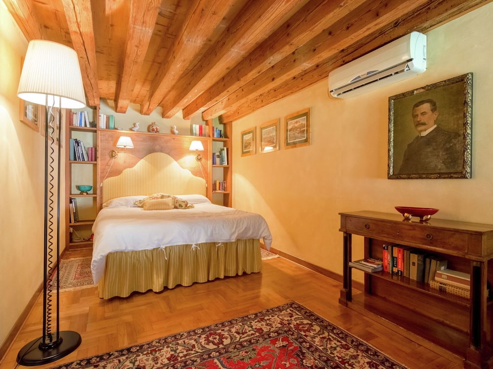 Villa in Venice With Private Pool & Park photo 4