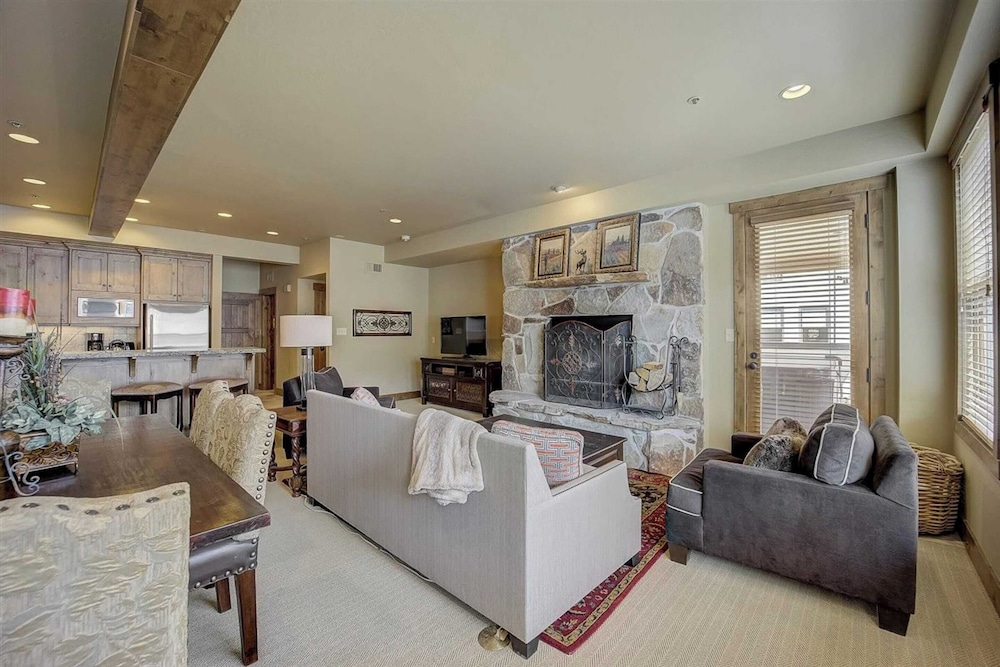 2 Ski-in/ski-out Condos w/ Hot Tubs Deer Valley Mont Cervin by Avantstay