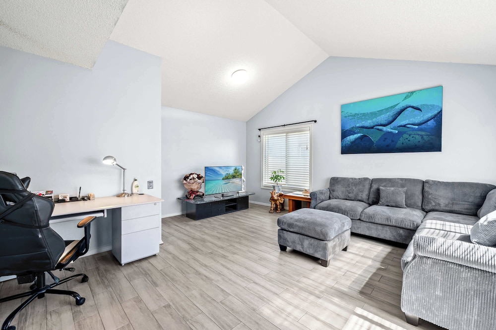 Perfect Family Getaway w Garden Near ONT Airport