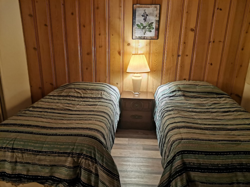 Cedars Motel