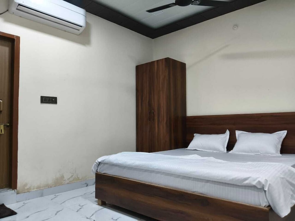 Krishna Residency By Vrindavan Stays