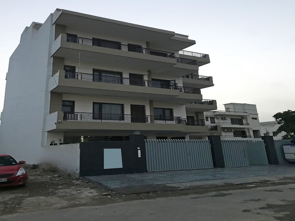 OYO 14482 Live Inn
