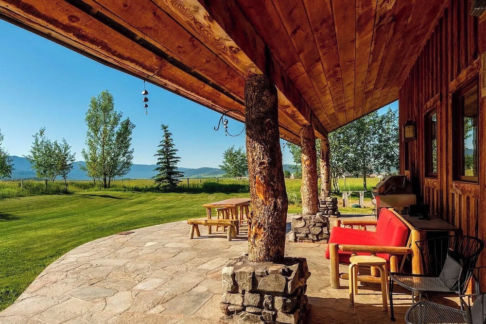 On 20 Scenic Acres: Mtn Retreat in Star Valley