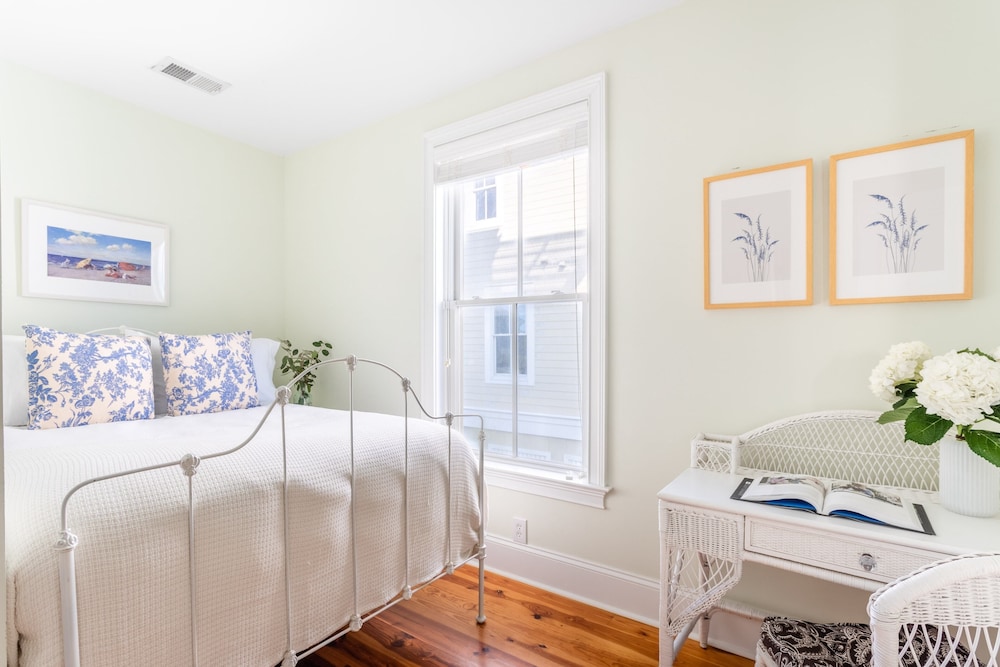 Sea Shell by Avantstay Breezy Beachside Getaway w/ Rooftop Deck & 6 BRs view 2