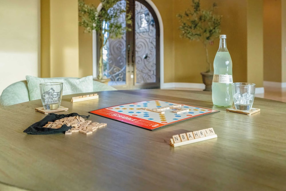 Hilltop Estate w/ Pool, Hot Tub, Fire Pit, Views Cleveland Vista by Avantstay