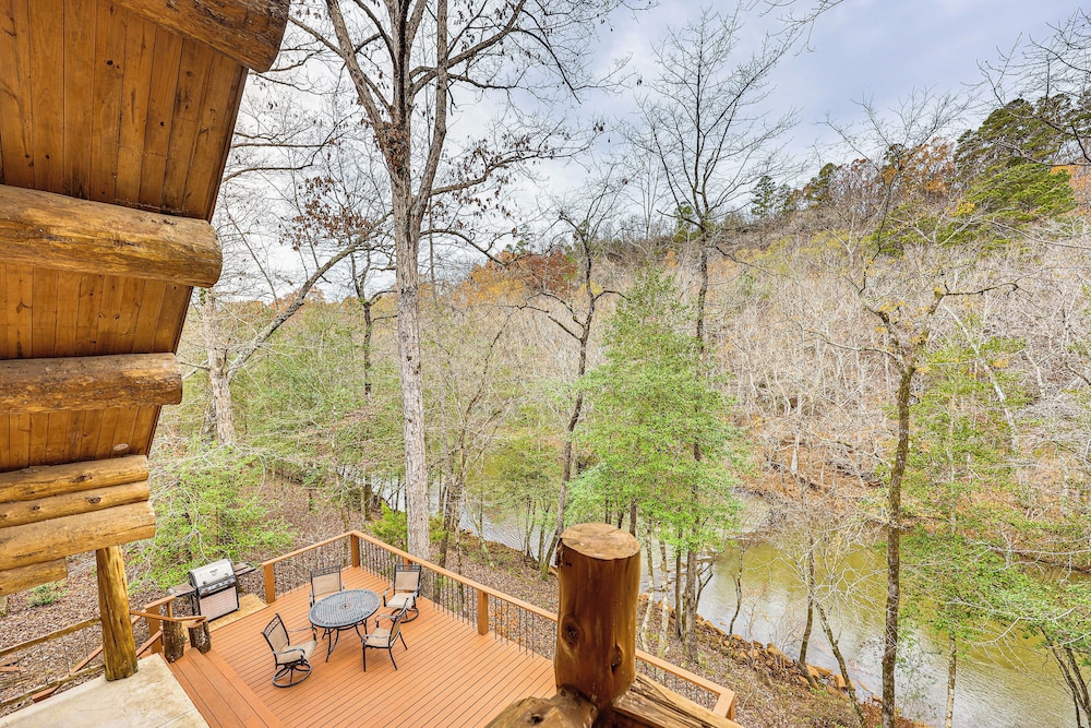 Fish, Boat & Hike: Pet-friendly Cabin in Arkansas