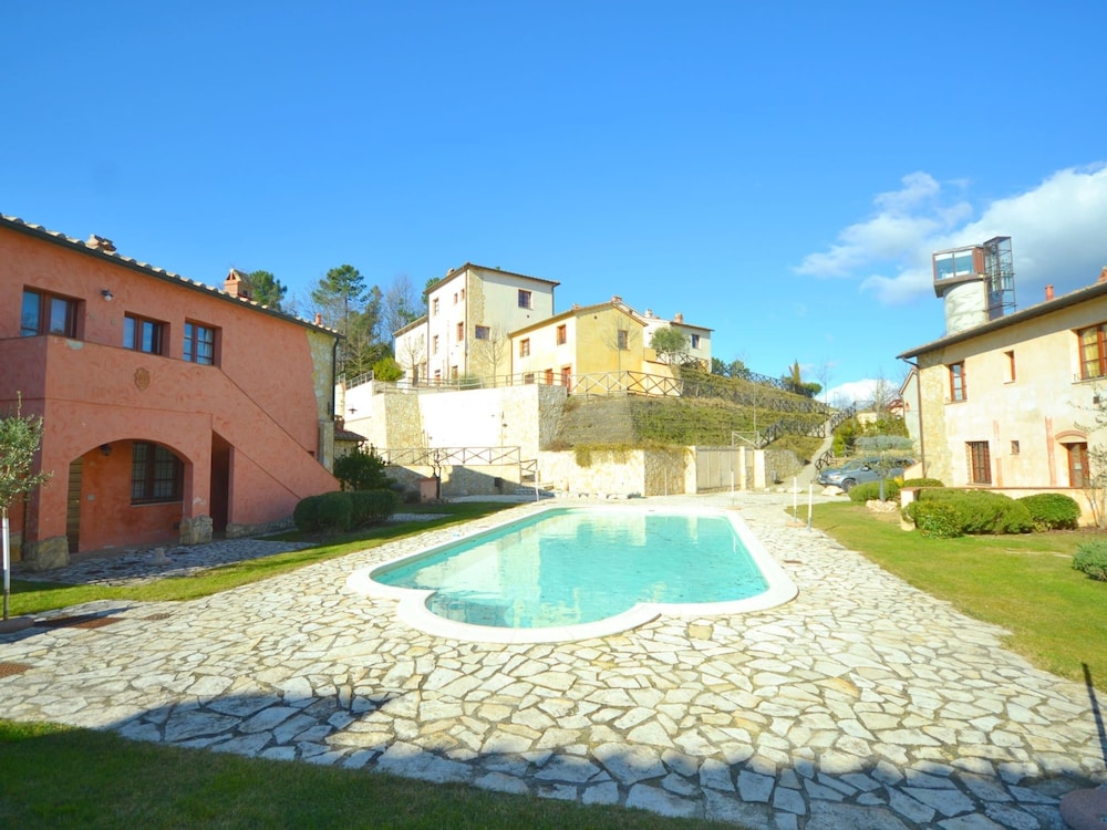 Cosy Apartment With Swimming Pool and Garden Close to Volterra and S Gimignano view 3