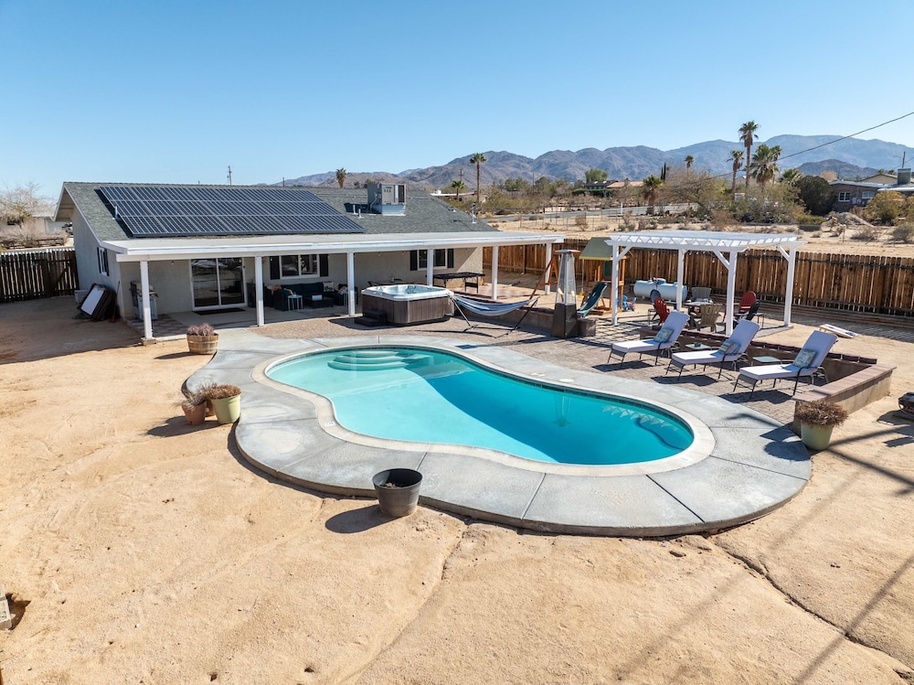 Desert Oasis Cozy Comfort Meets Outdoor Luxury