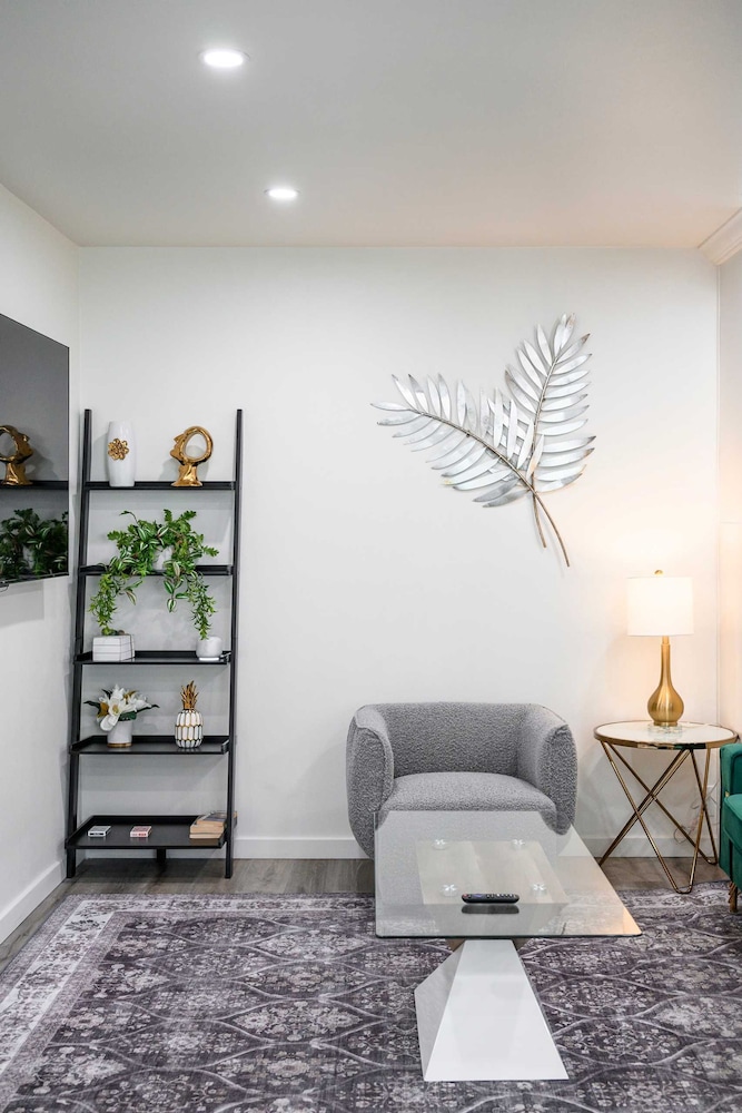 Clean Cozy Apartment Near LA Top Attractions 5