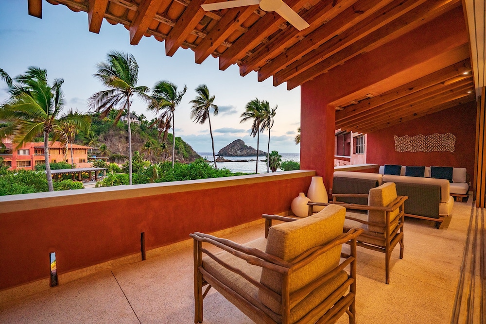 Careyes 114 Oceanfront Luxury With a Spacious Te