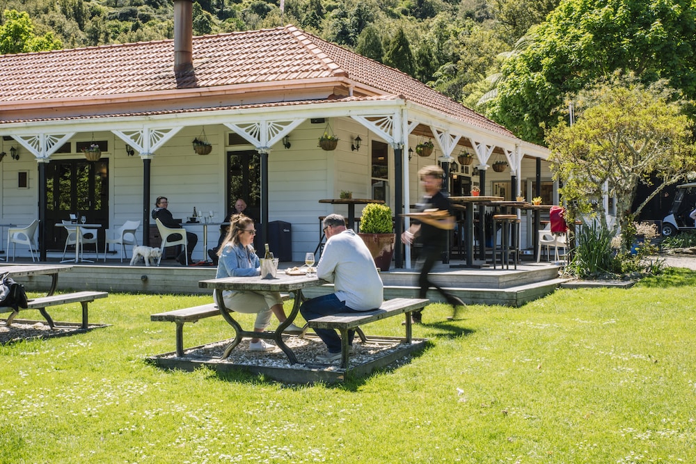 Furneaux Lodge