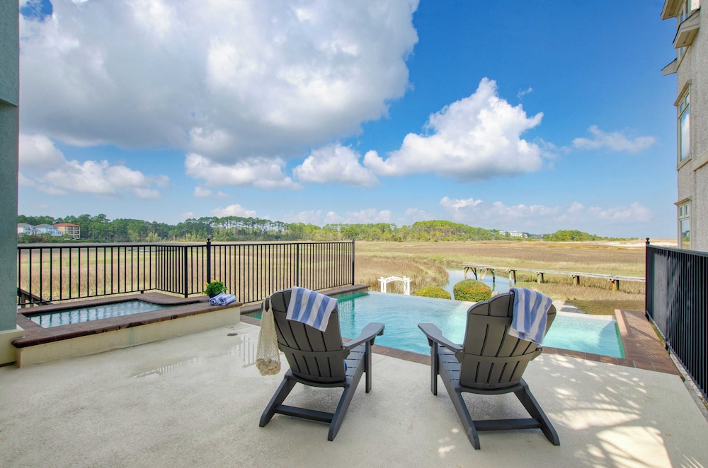 Sleeps 38 2 Homes, Steps to the Beach, Private Pool + Hottub, Game Room, Views