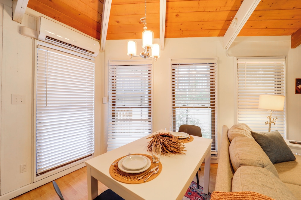 < 1 Mi to Beech Mountain Resort: Comfy Condo