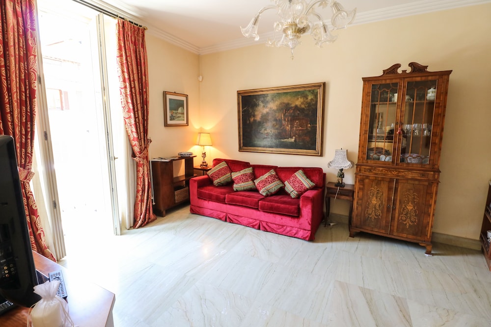 Rome King Suite
