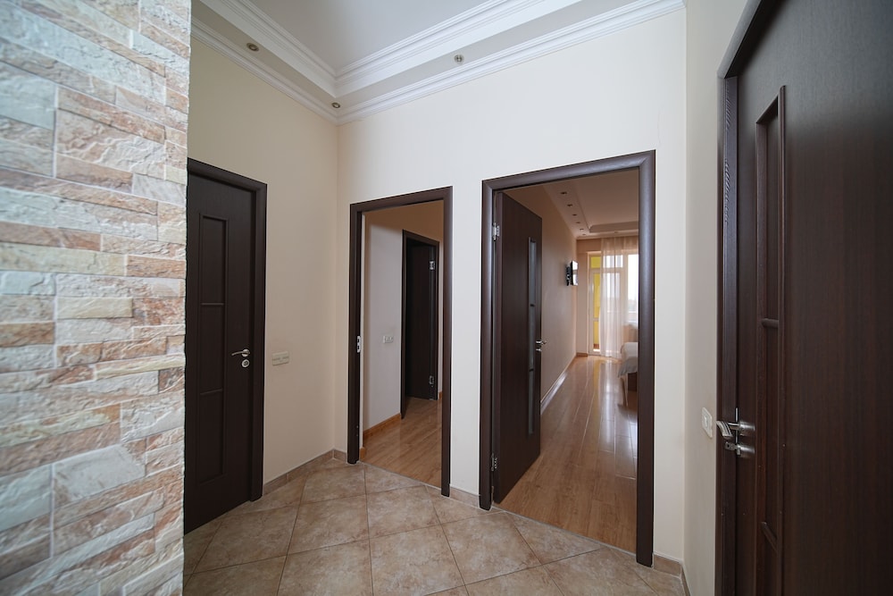 City View 2-bedroom Luxury Apartment on 13 Buzand Street by Sweet Home