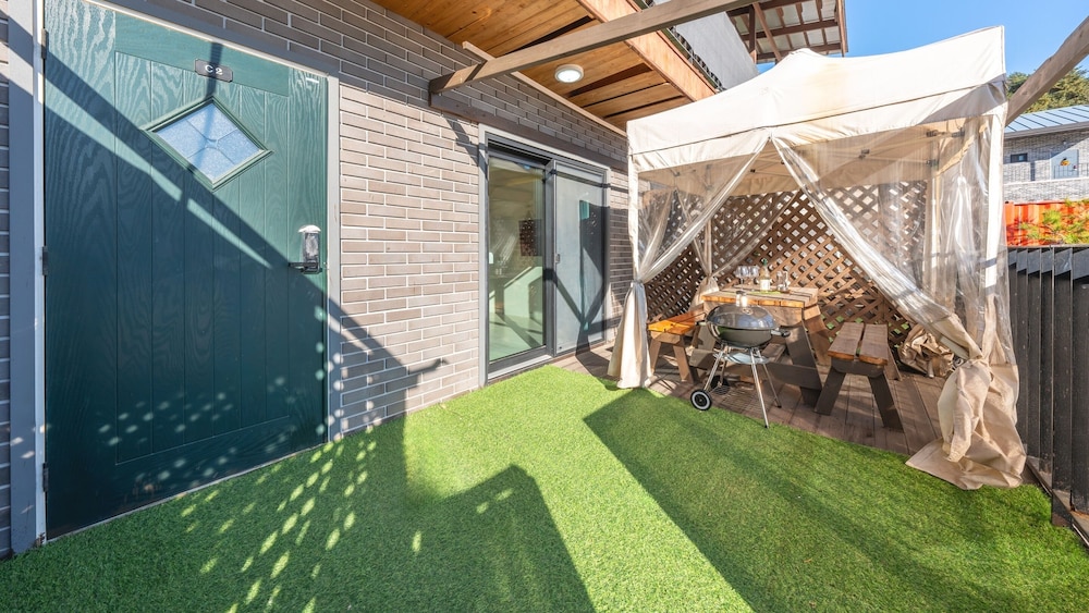 Gangneung Nineone Pet Pension