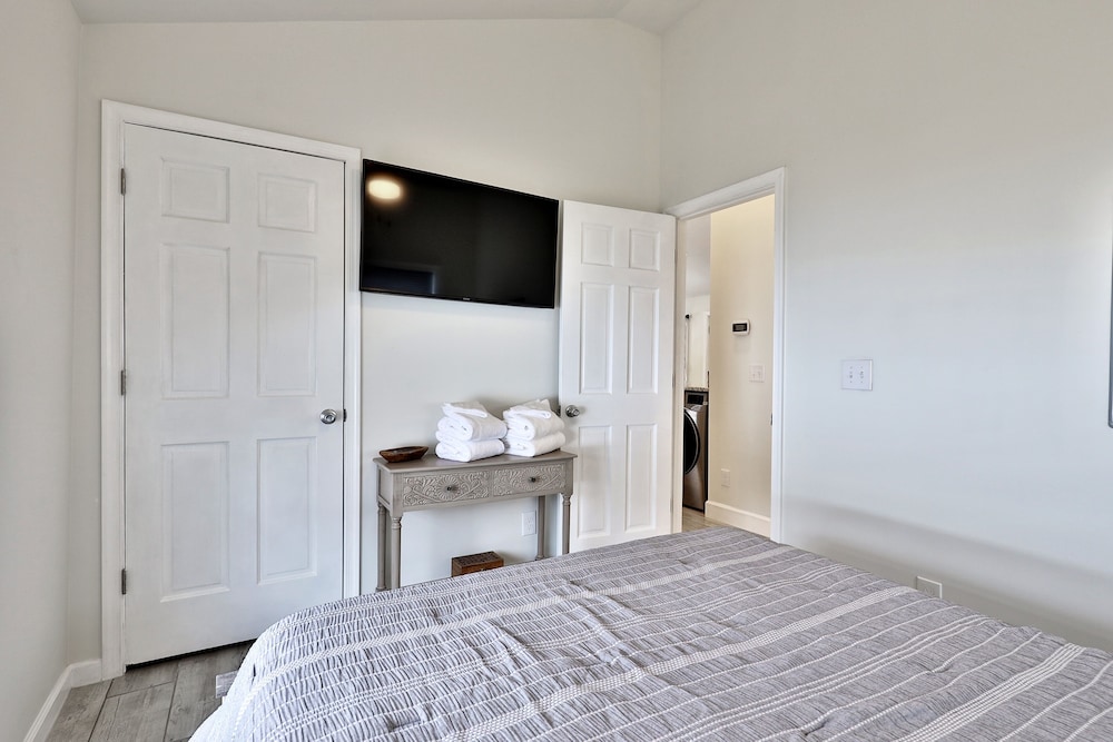 Rutland Vacations - Rutland's Hidden Gem: 2 Br/1ba Renovated Home Close To Everything 2 Bedroom Home - Property Image 22