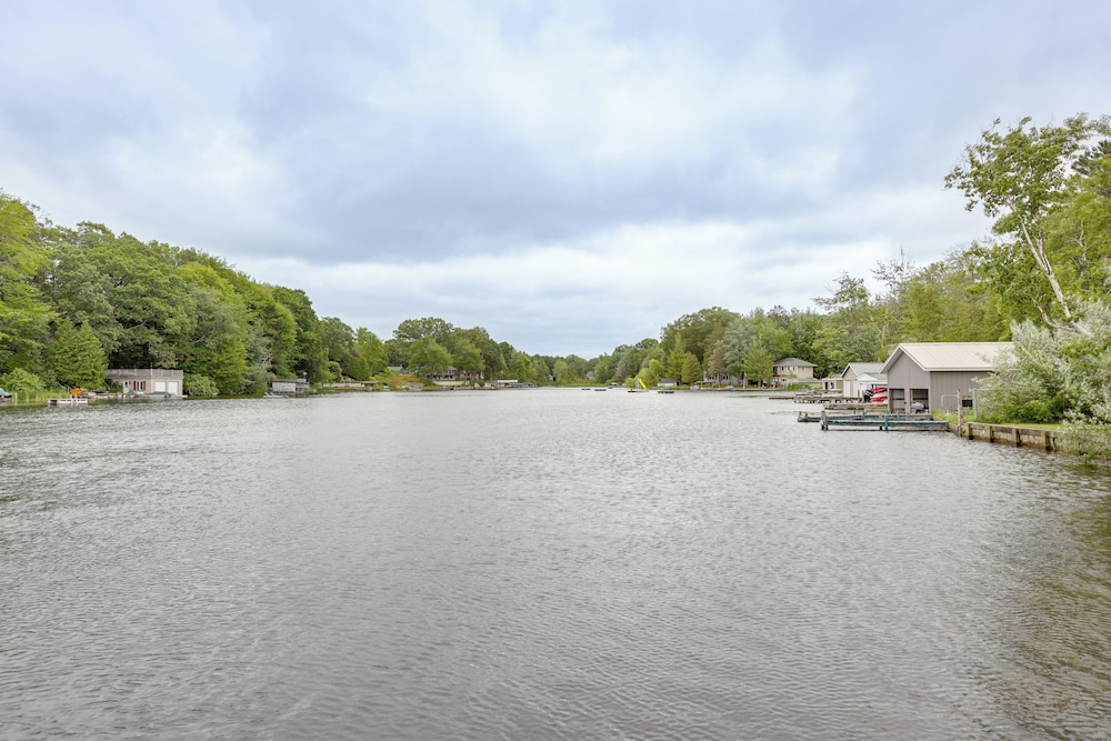 Walk to Lake Hamlin: Cottage Near Boat Launch