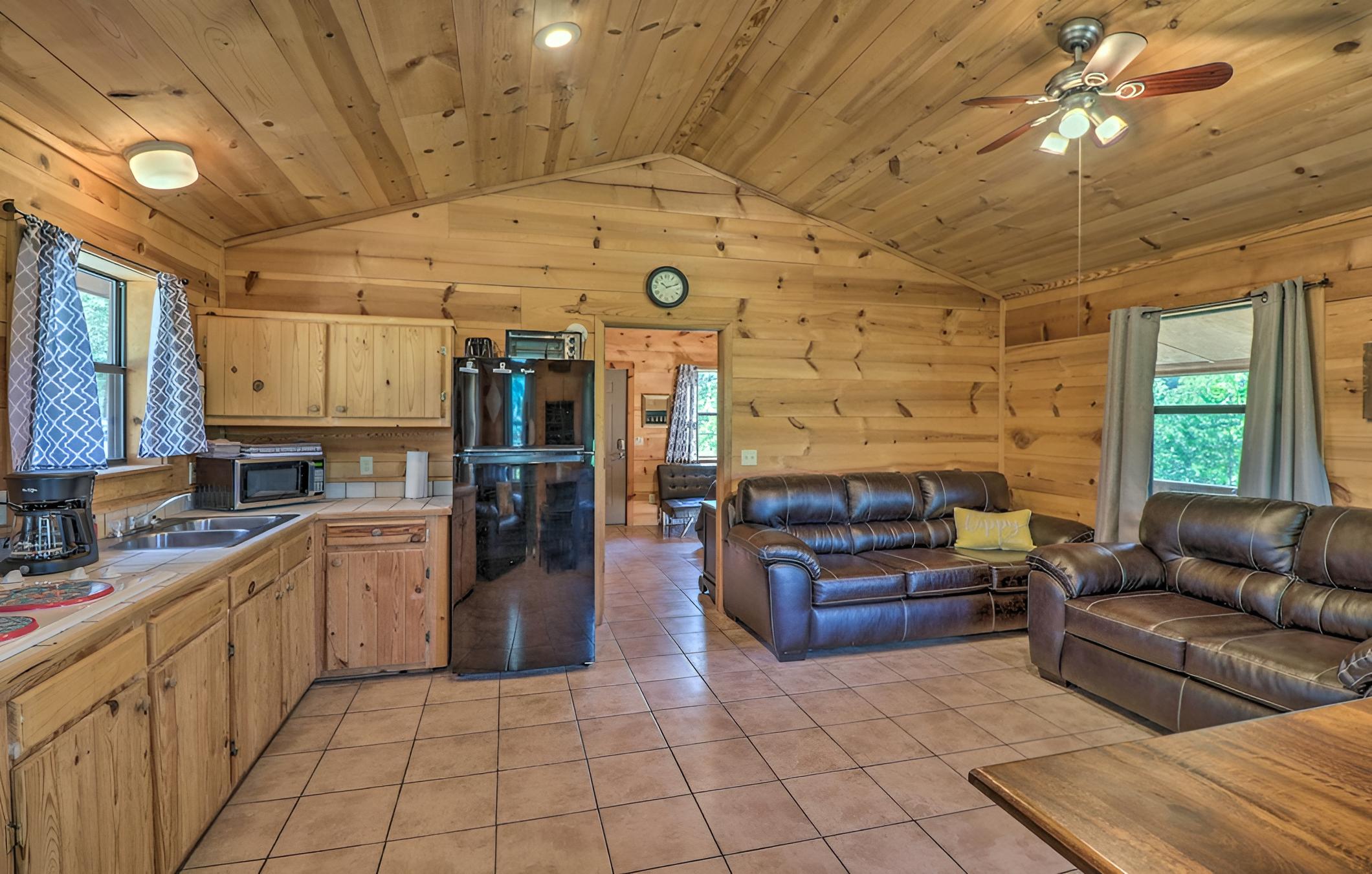 Rustic Mtn-view Cabin < 1 Mile to White River! view 3