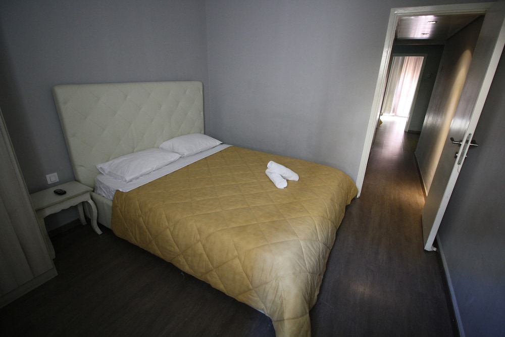 Rich Luxury Suites view 3