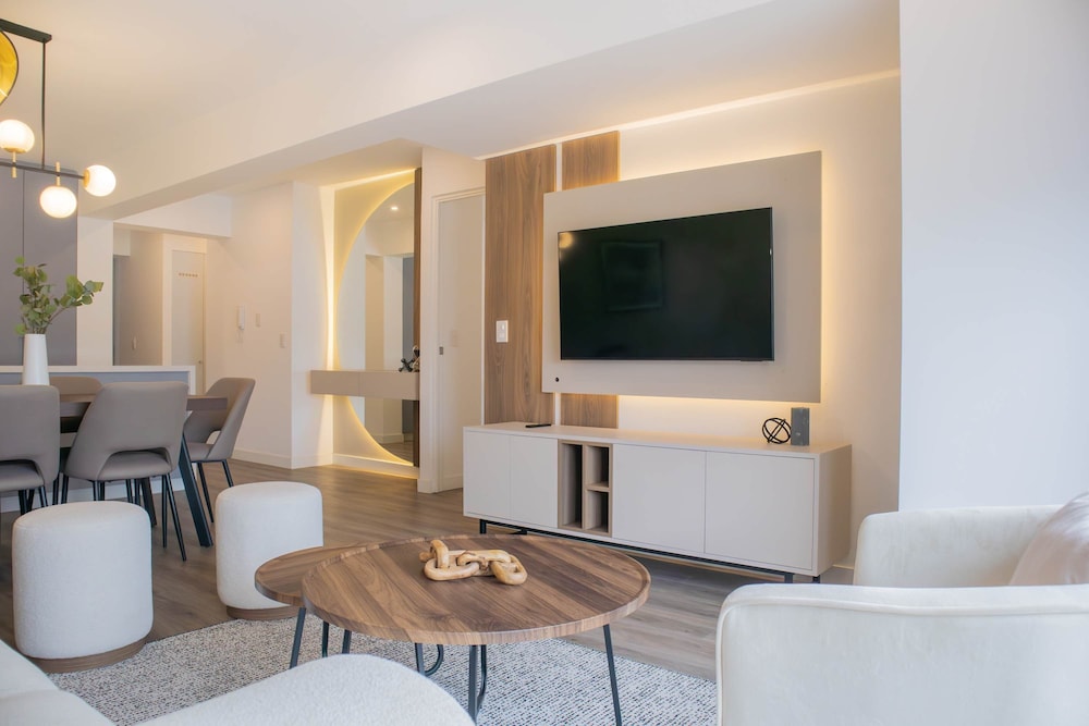 w Amazing 3BR w Balcony in Miraflores