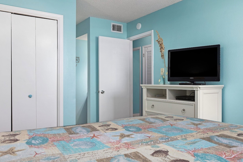 Sea Breeze #305 by Southern Vacation Rentals