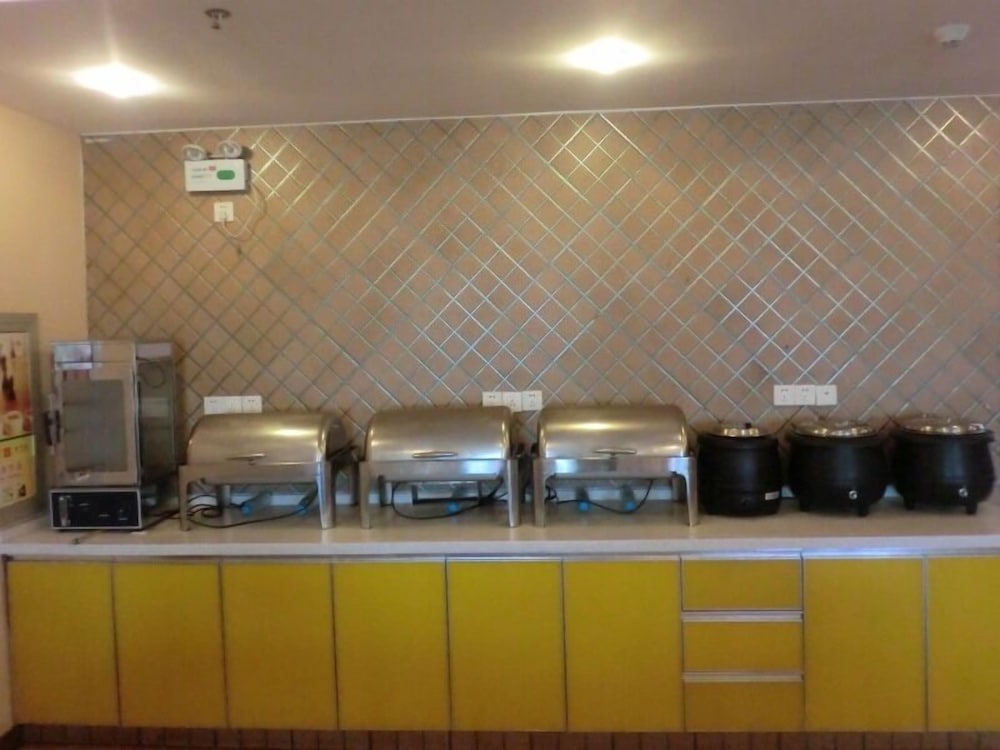 GreenTree Inn Nantong Tongzhou District Pingchao Bus Station Express Hotel