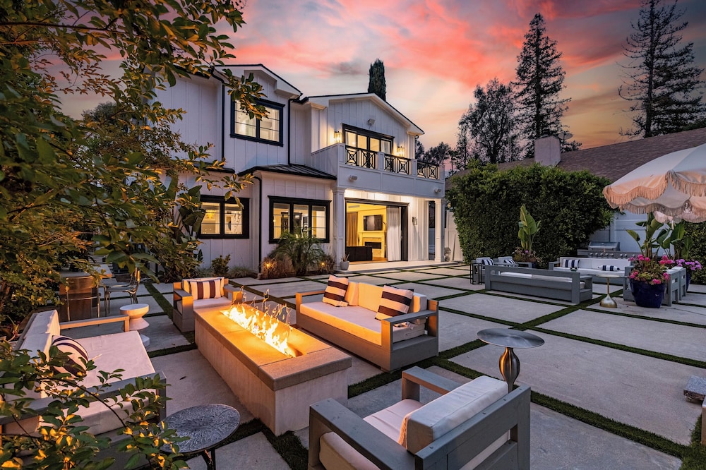 Otis Ave - Modern Farmhouse Retreat w/ Pool, Spa & Luxe Interiors