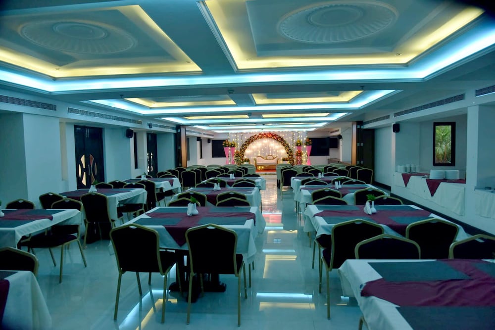 Sajjoys Hotel