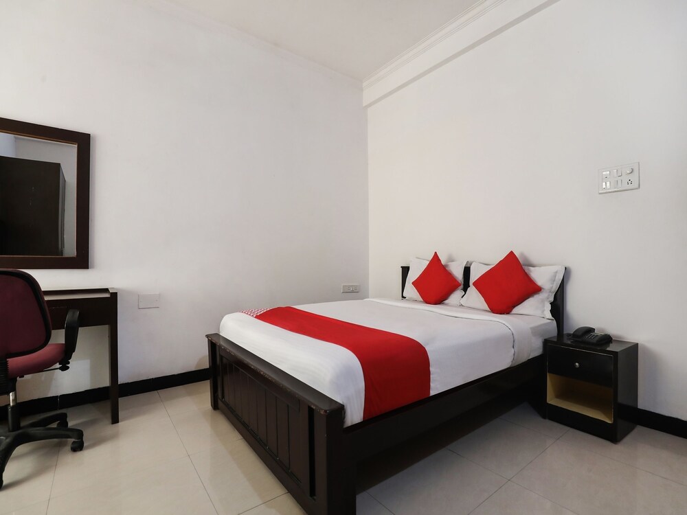 OYO 29638 Gmr 18 Hotel