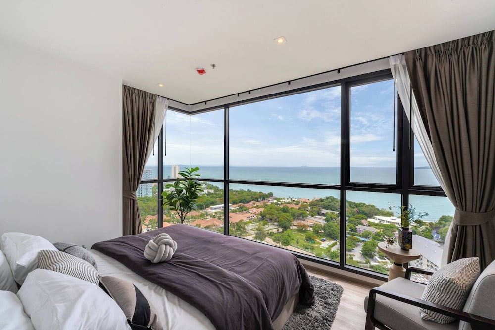 2 Bed Room Sea View High Floor Luxury Accomodation